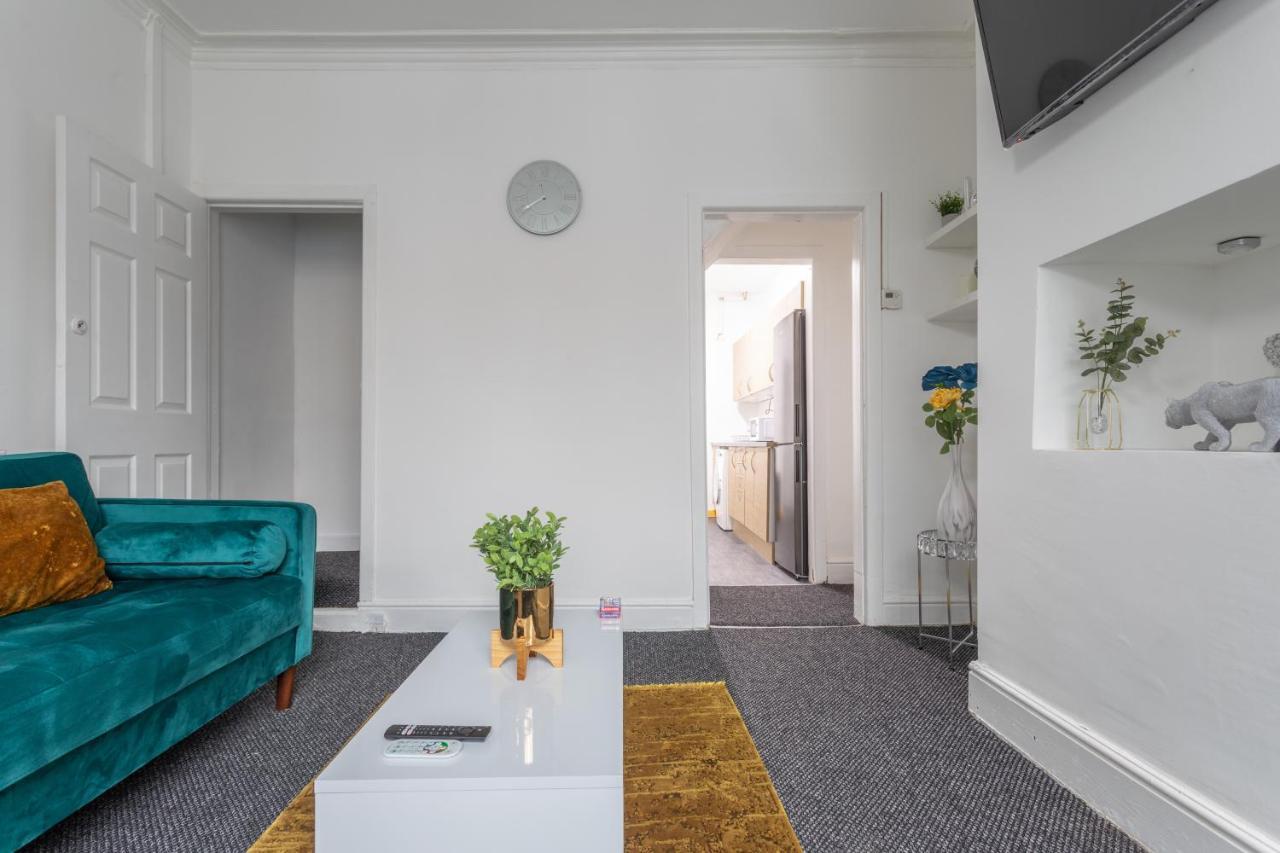 Home In Levenshulme, Manchester Extérieur photo